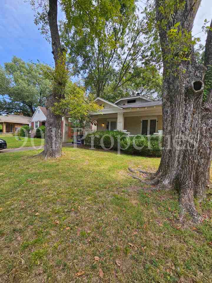 582 Loeb St #1 - Photo 2 of 15