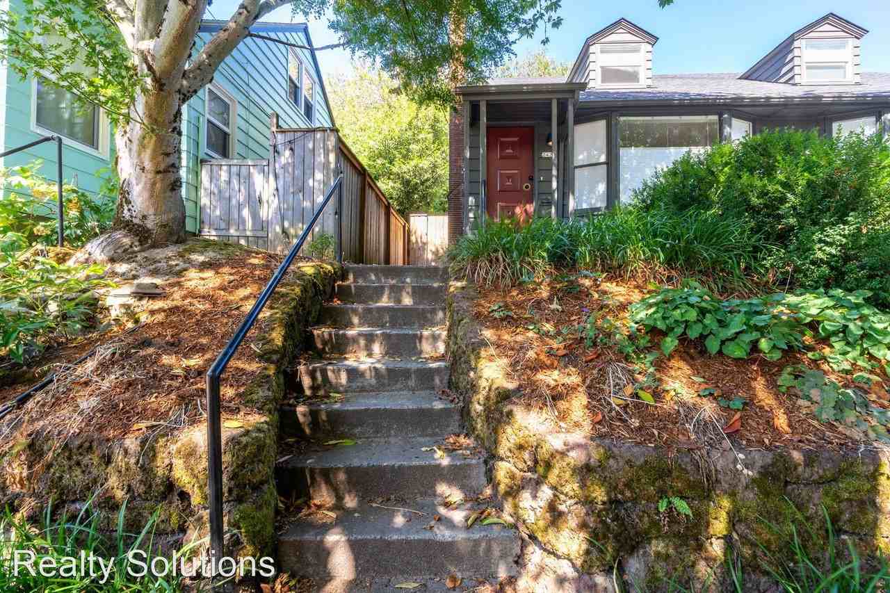 2423 Ne Everett St - Photo 2 of 23