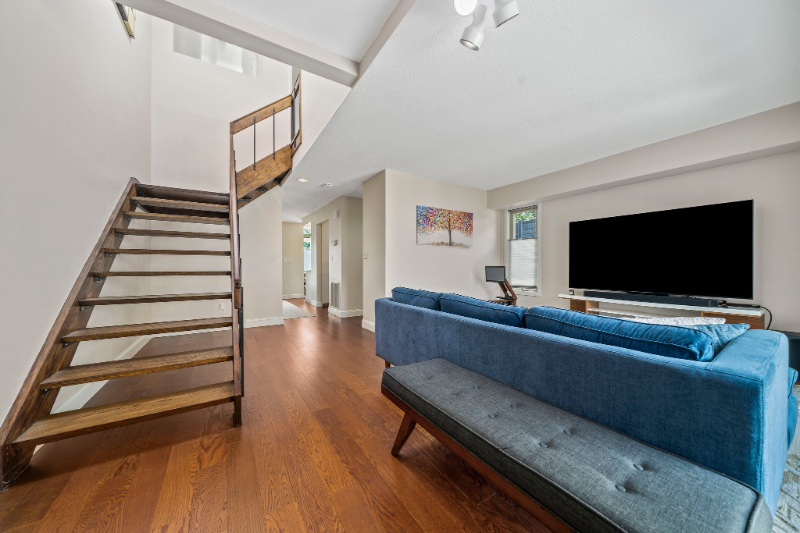 15 Fresh Pond Pl - Photo 3 of 32