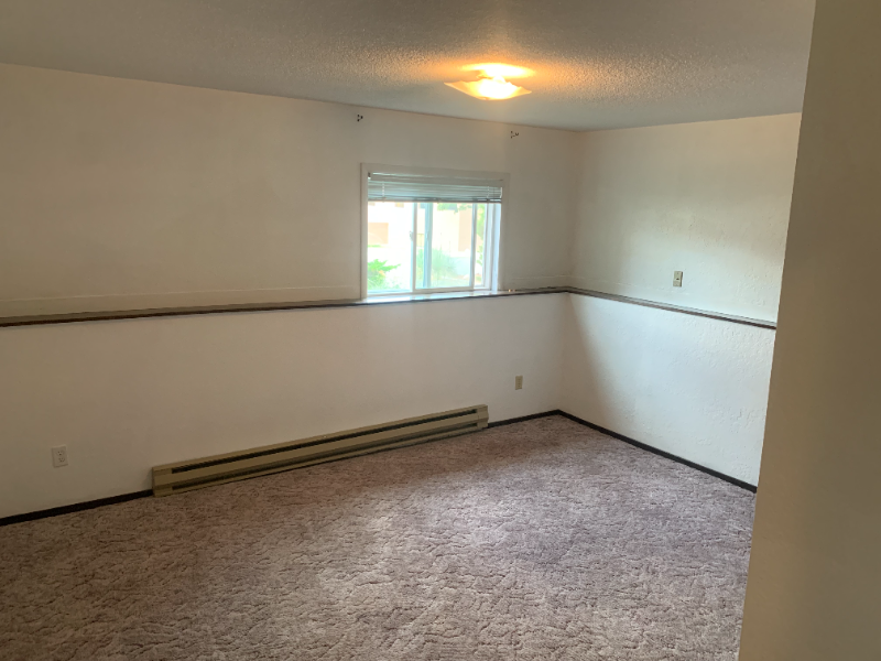 2215 9th Ave - Photo 4 of 8