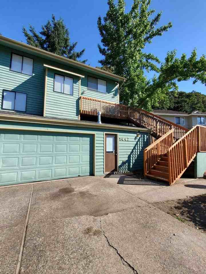 1447 Woodside Ct Se - Photo 2 of 26