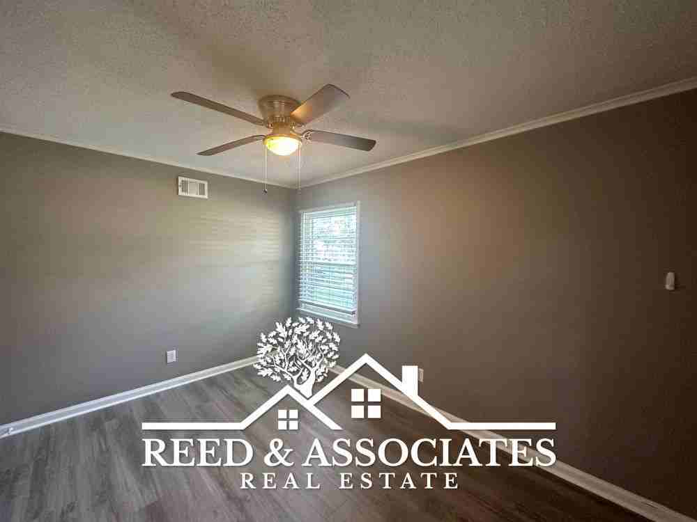 5089 Hampshire Ave - Photo 2 of 9