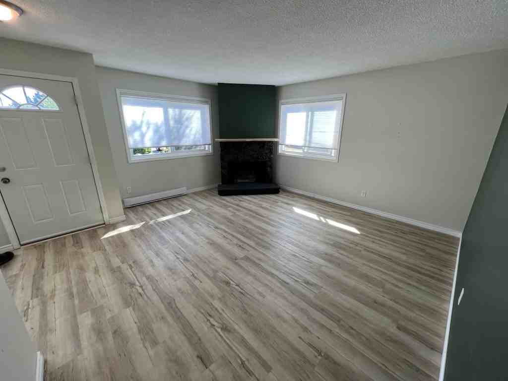 1050 St. David Cres #1 - Photo 4 of 24