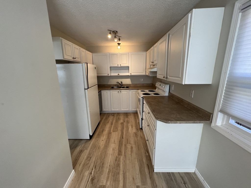 1050 St. David Cres #1 - Photo 7 of 24