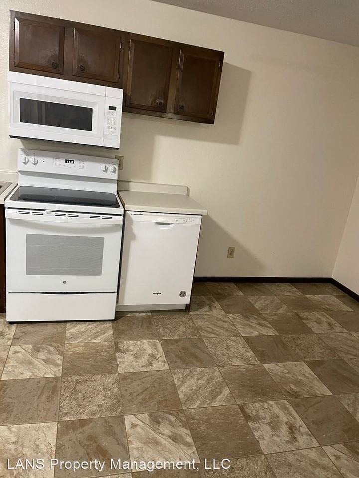 Fairwinds Apartments - Photo 3 of 10