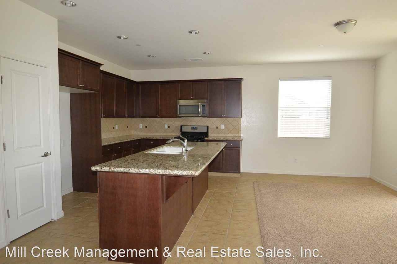 2007 N Lindsay Ct - Photo 2 of 10