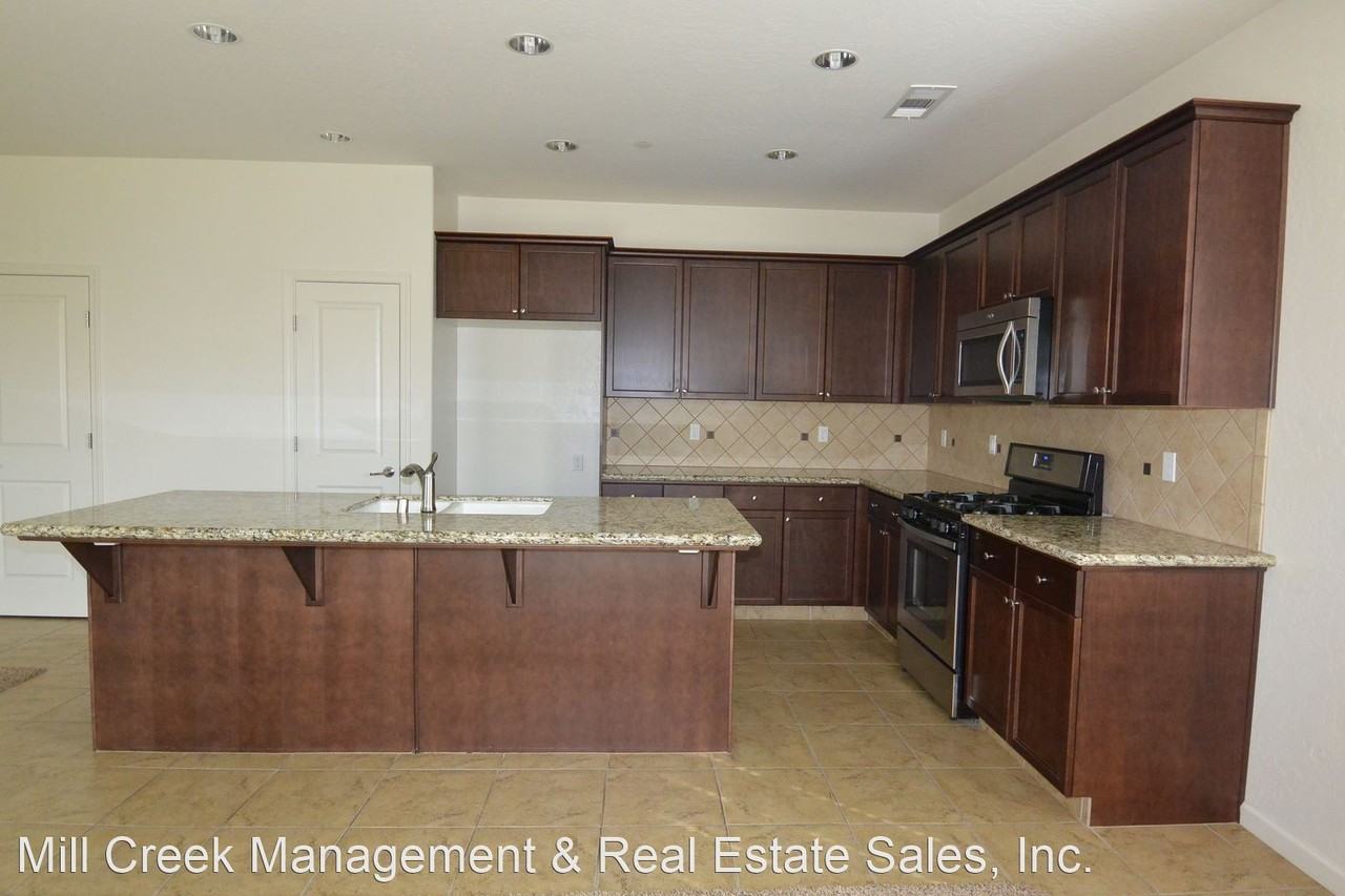 2007 N Lindsay Ct - Photo 3 of 10