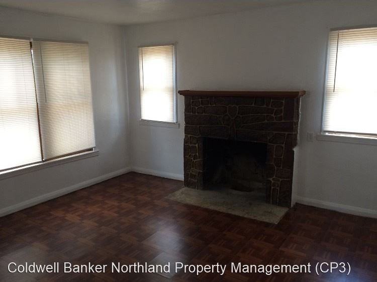 922 N Kinsley Ave - Photo 3 of 10