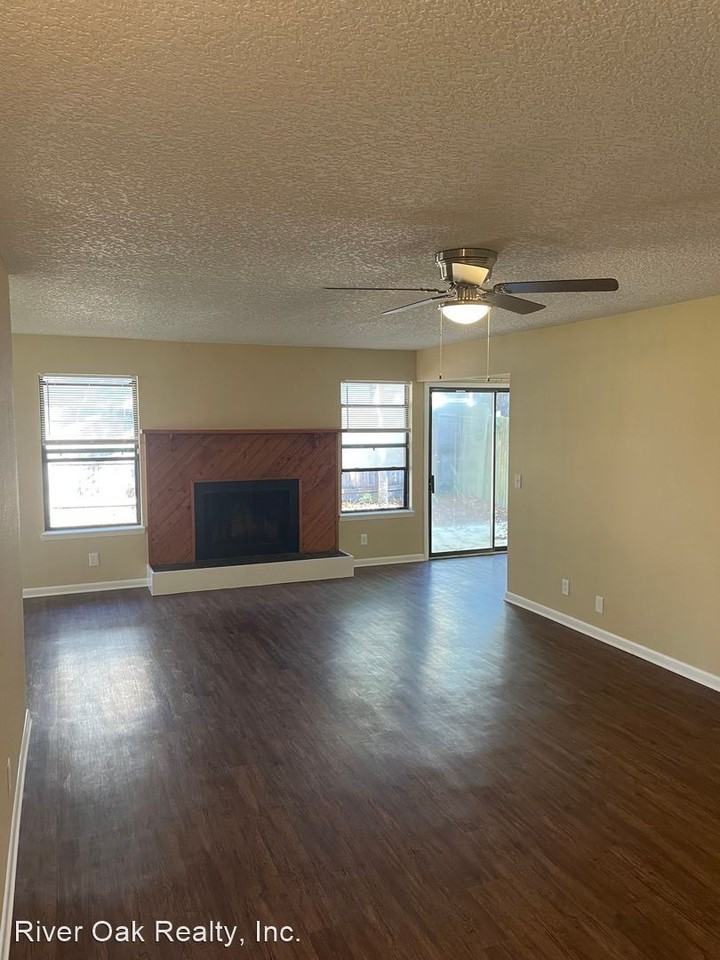 463 Newport Dr - Photo 3 of 11