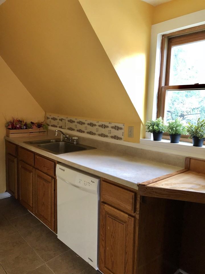 138 N 9th St #1 - Photo 3 of 6