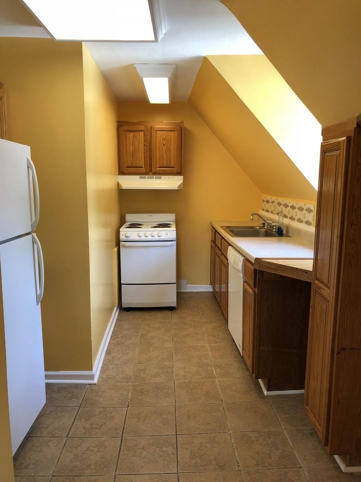 138 N 9th St #1 - Photo 4 of 6