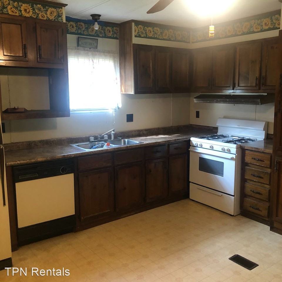 2806 Lancer Ln - Photo 2 of 9