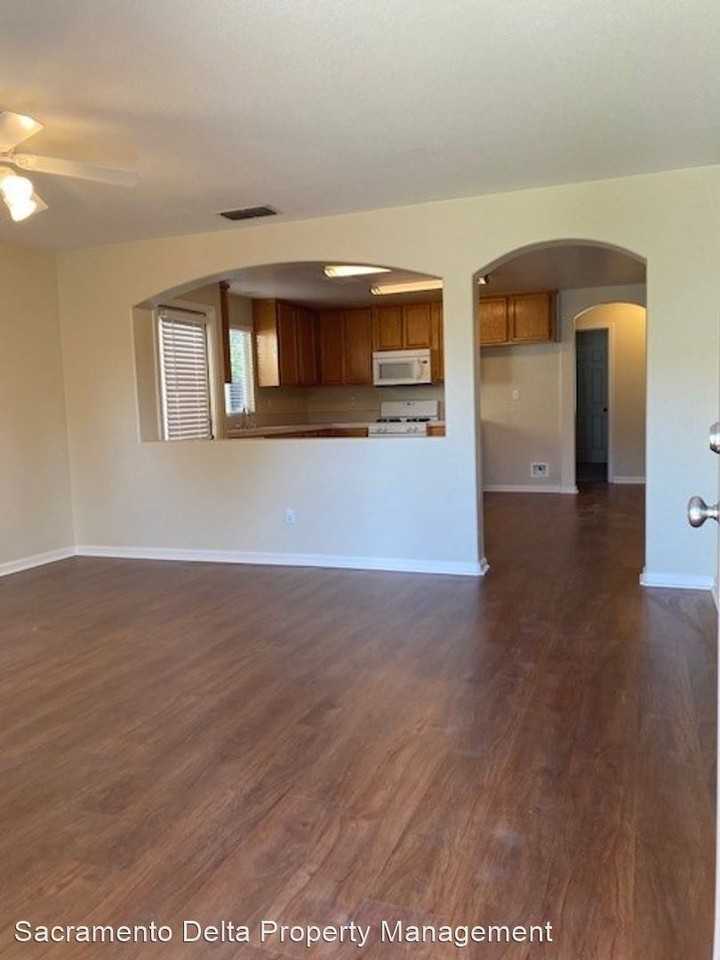 1440 Black Bear St - Photo 3 of 16