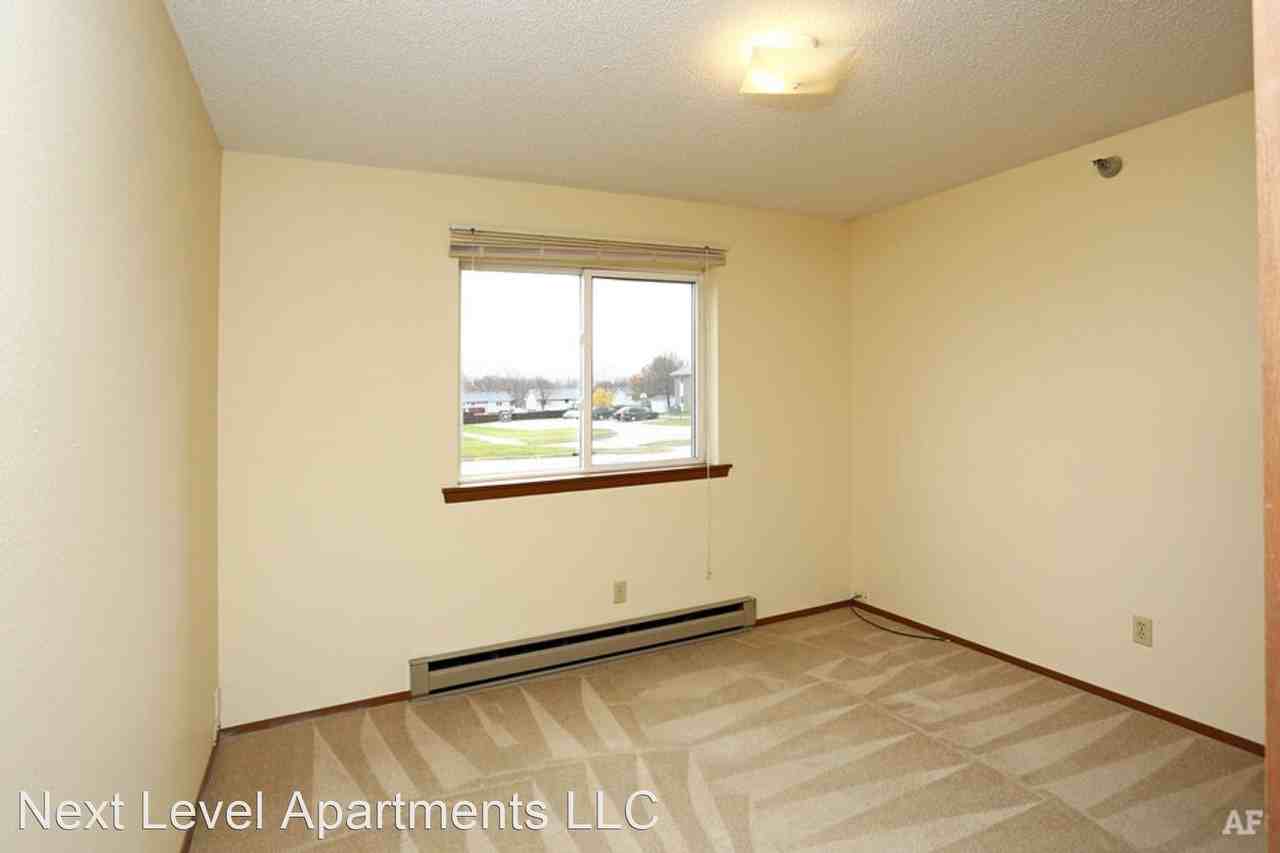 1019 E 17th St - Photo 3 of 12
