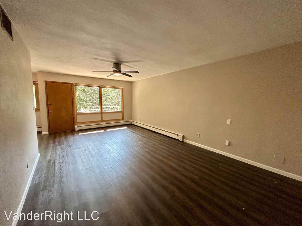 205 W 18th St - Photo 2 of 15