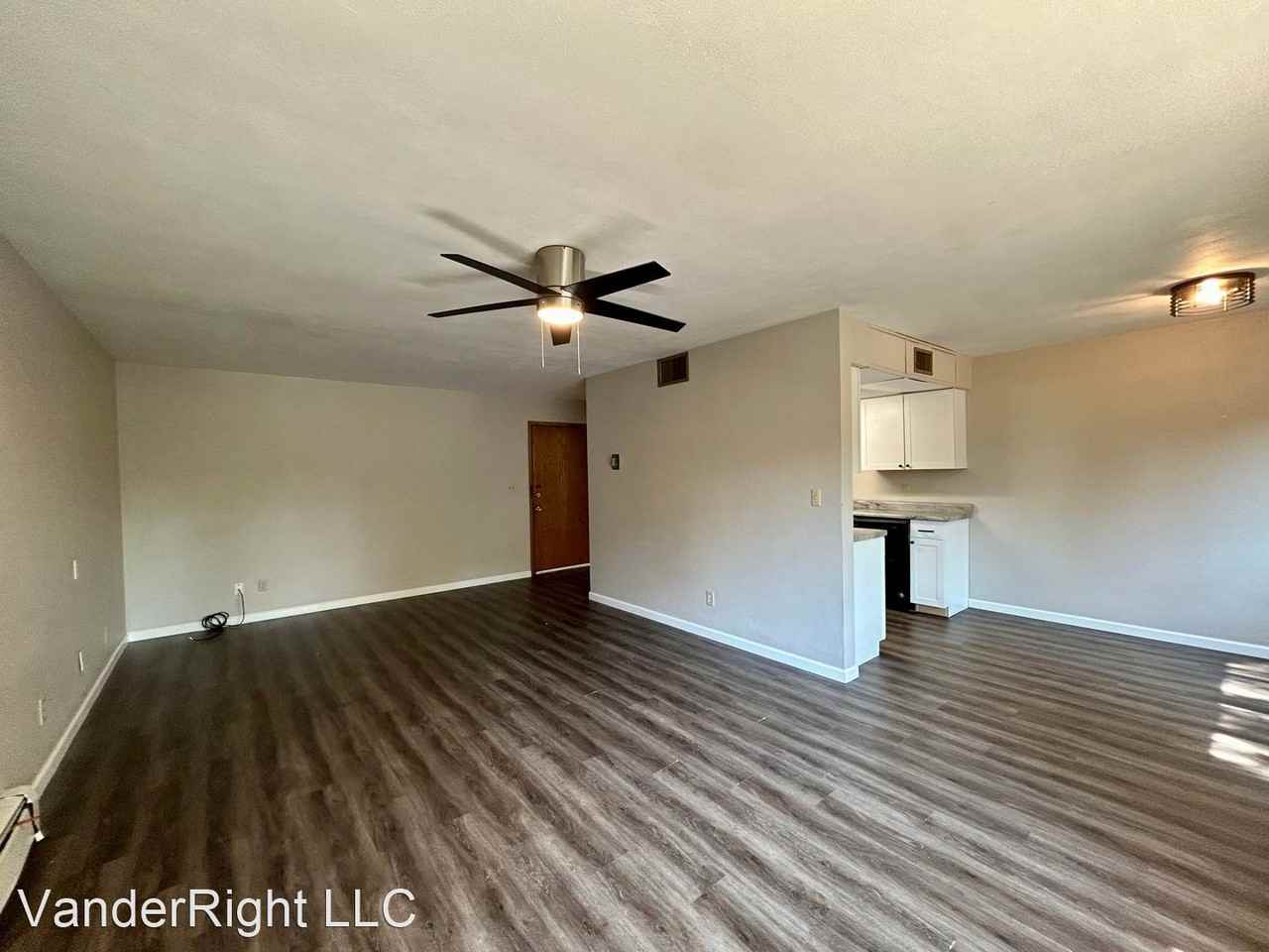 205 W 18th St - Photo 3 of 15