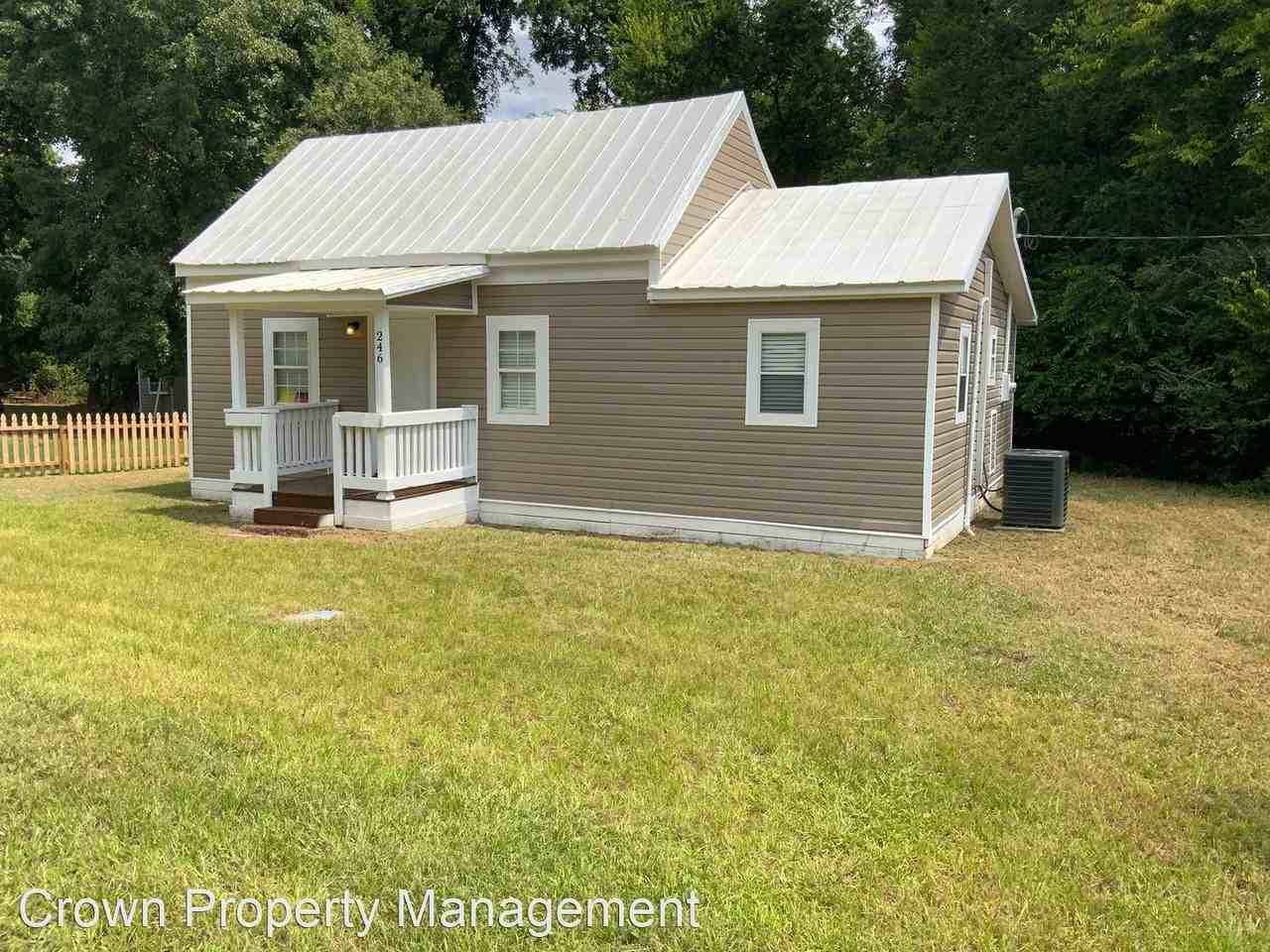 246 Maple St - Photo 3 of 17