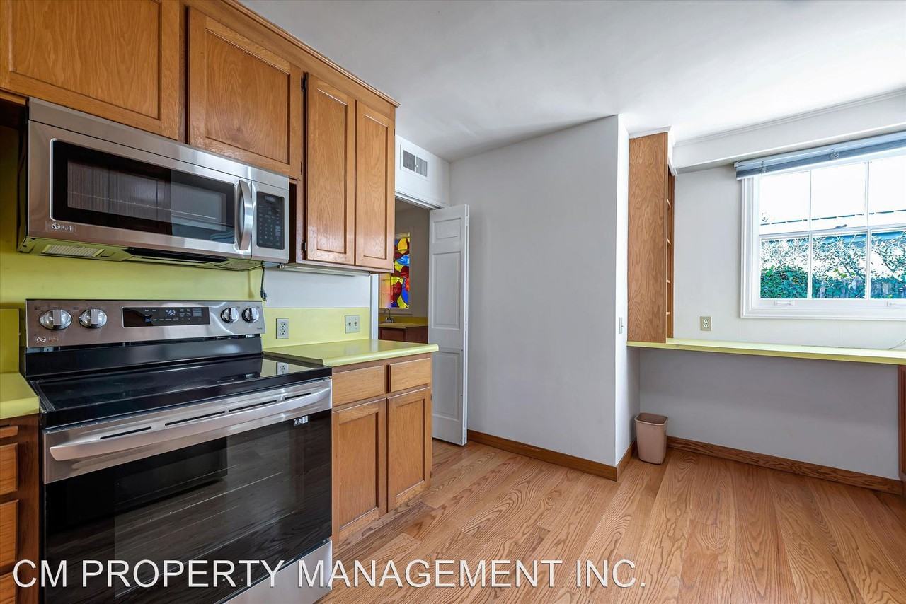 779 Garland Dr - Photo 3 of 39