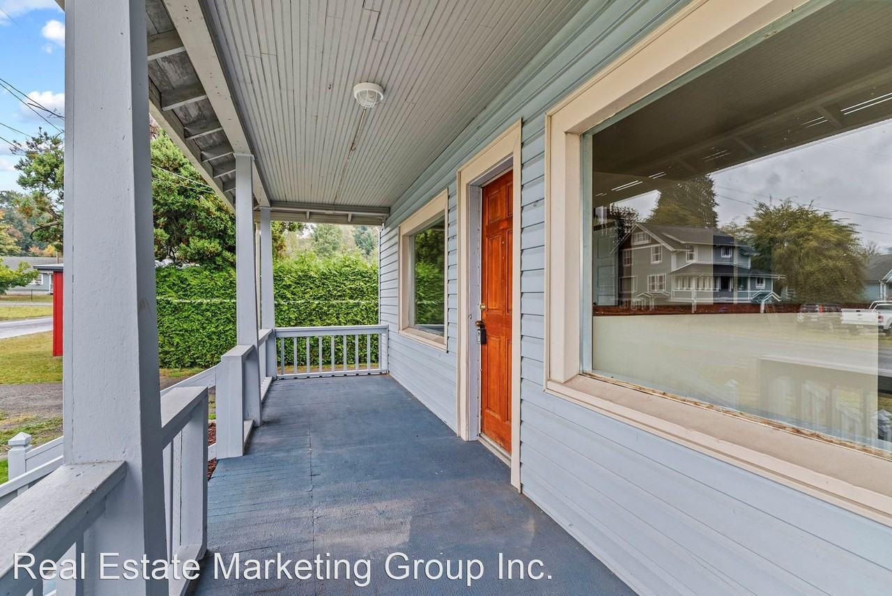 219 Mossyrock Ave - Photo 3 of 25