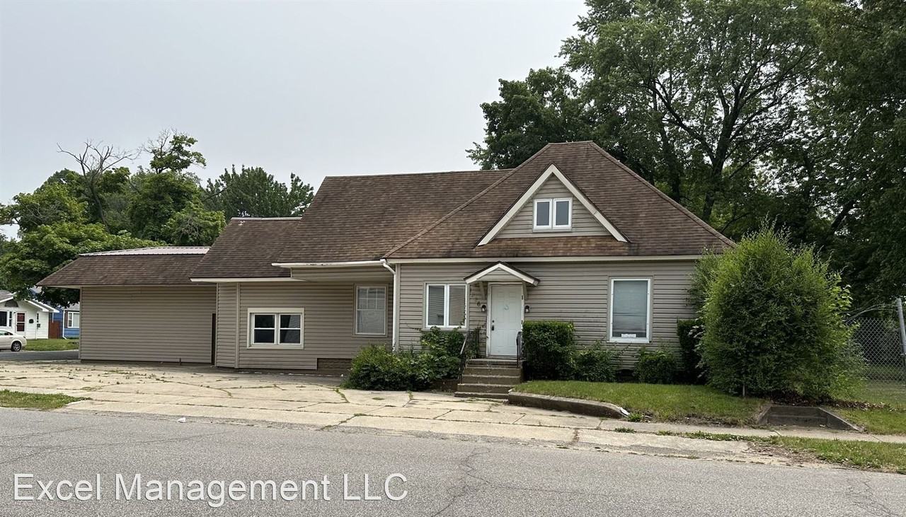 1226 E Calvert St, South Bend, IN 46613 4 Bedroom House for 1,350