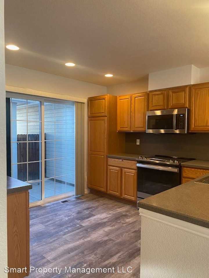 688 S Yarrow St - Photo 2 of 24