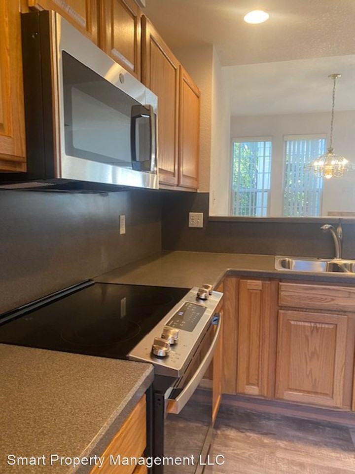 688 S Yarrow St - Photo 3 of 24