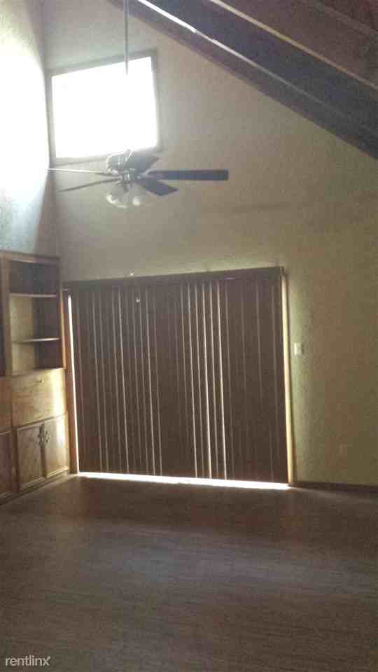 2906 Briarcreek Ct - Photo 2 of 10