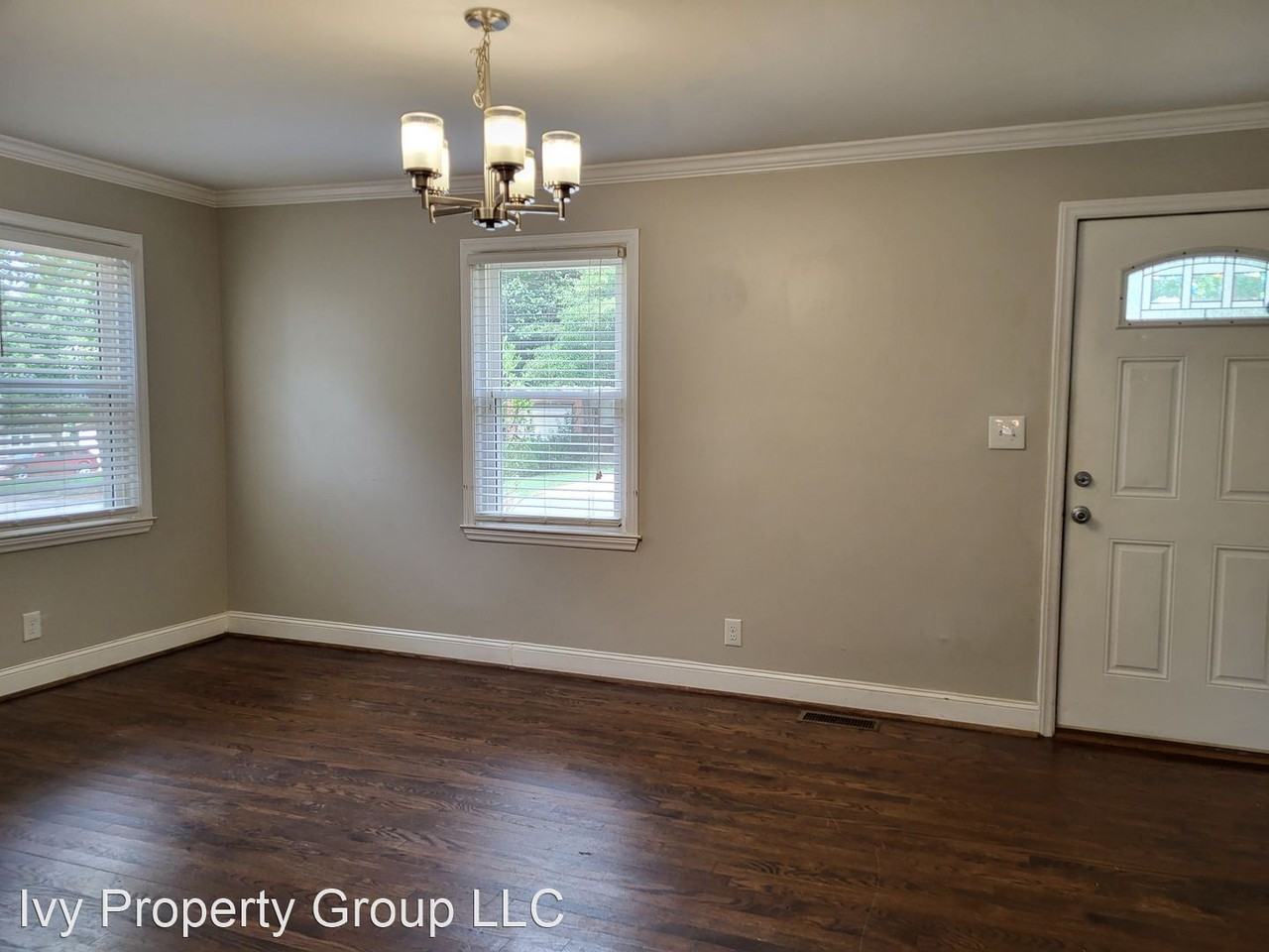 2401 Roslyn Ave - Photo 2 of 7