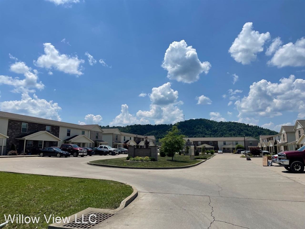 Willow View Townhouses - Photo 3 of 4