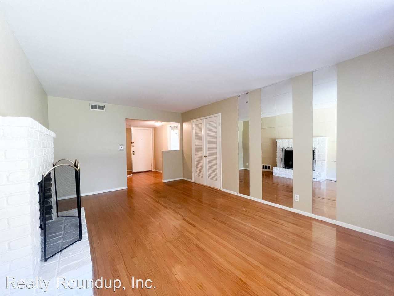 1764 67th Ave - Photo 3 of 31