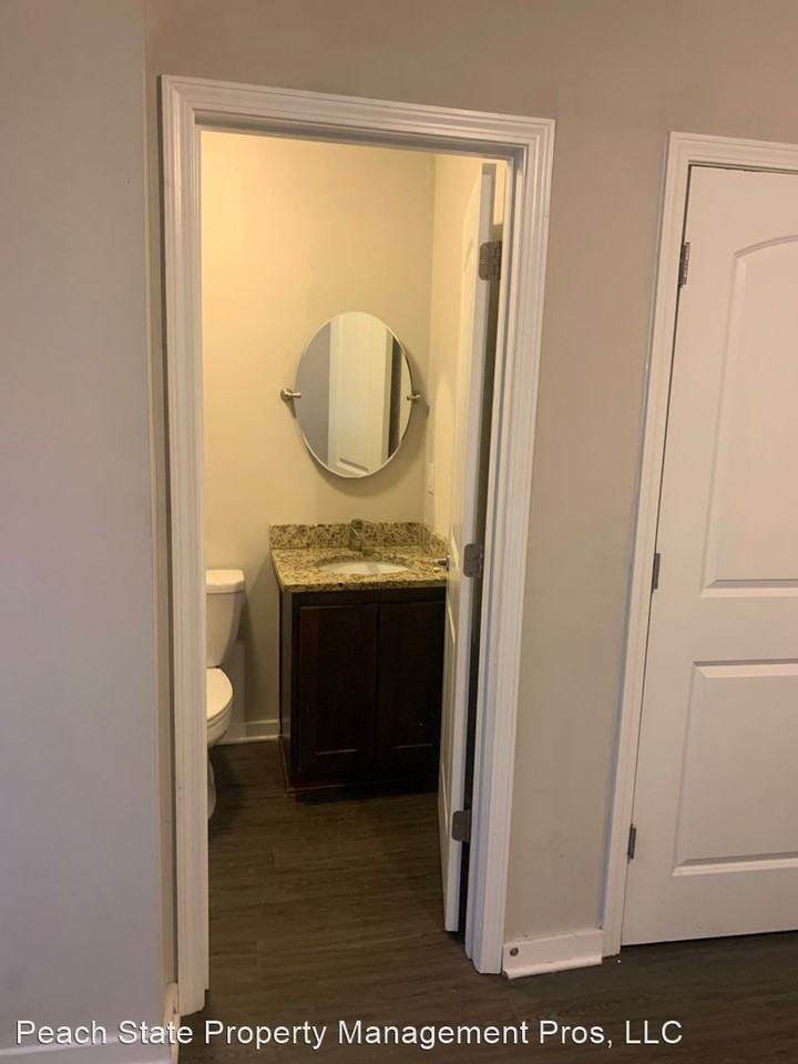 1097 Westview Drive SW - Photo 3 of 7