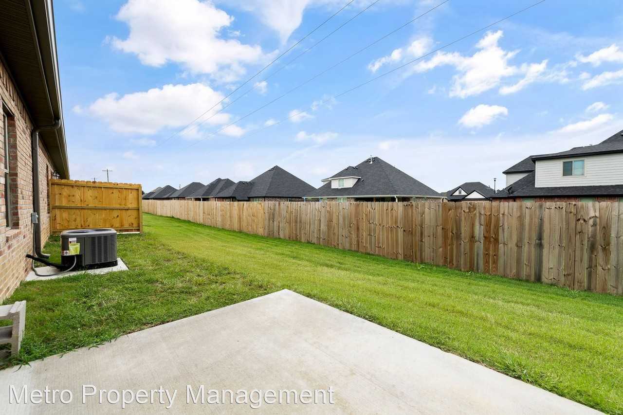 1733 Booker Cir - Photo 2 of 15