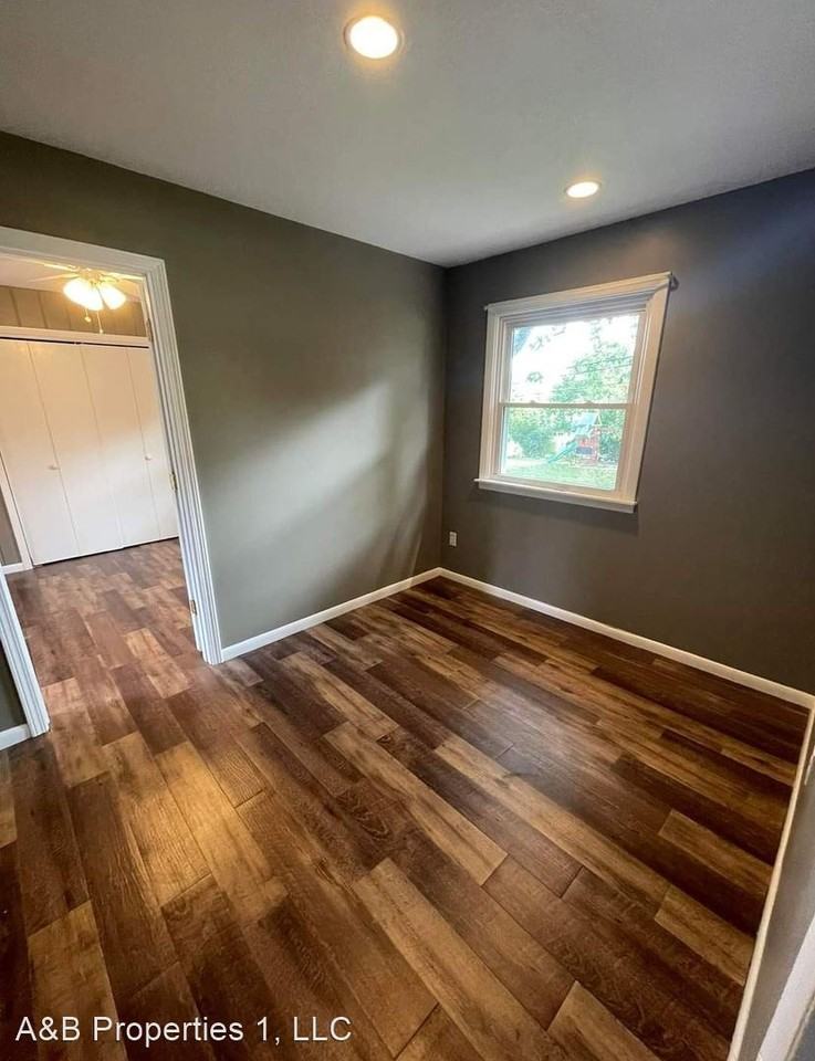 1521 Spring St - Photo 3 of 20