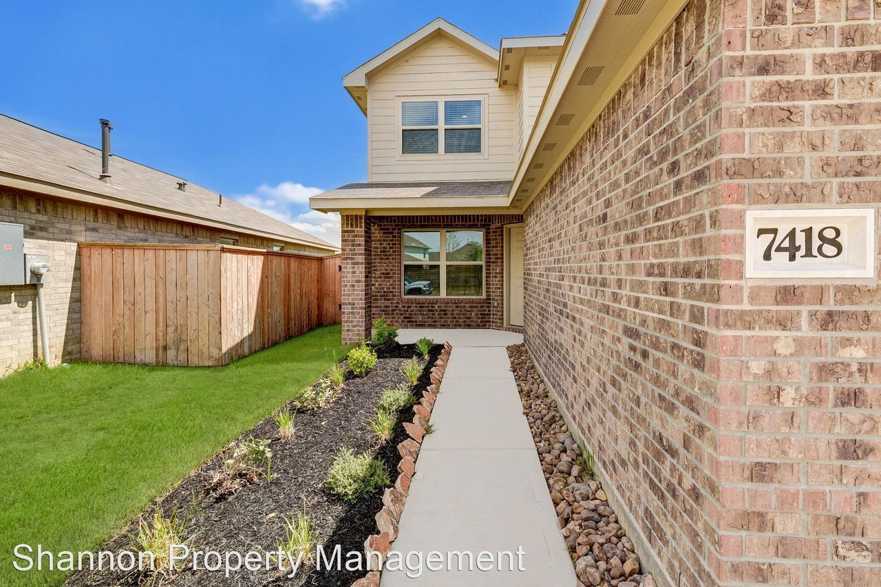 7418 Clover Chase Dr - Photo 2 of 36