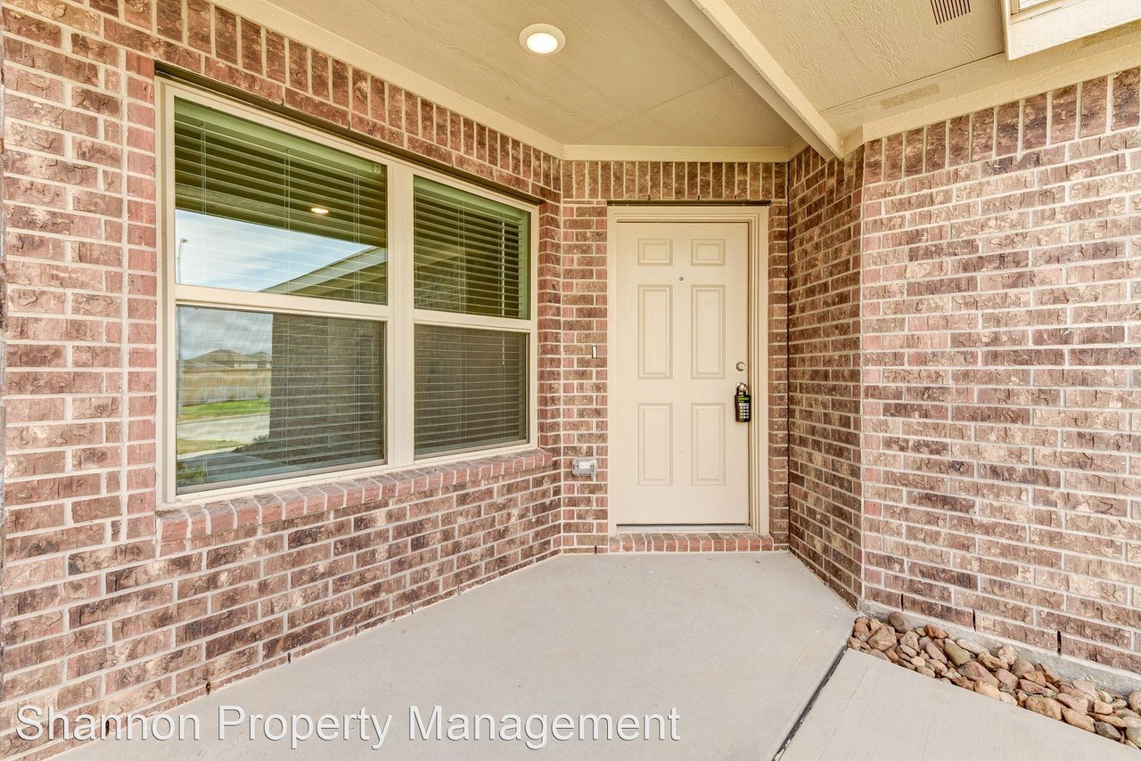 7418 Clover Chase Dr - Photo 3 of 36