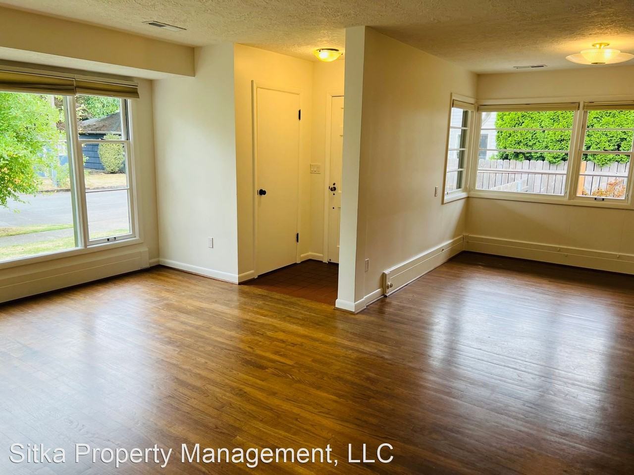 4716 Se 47th Ave - Photo 2 of 31