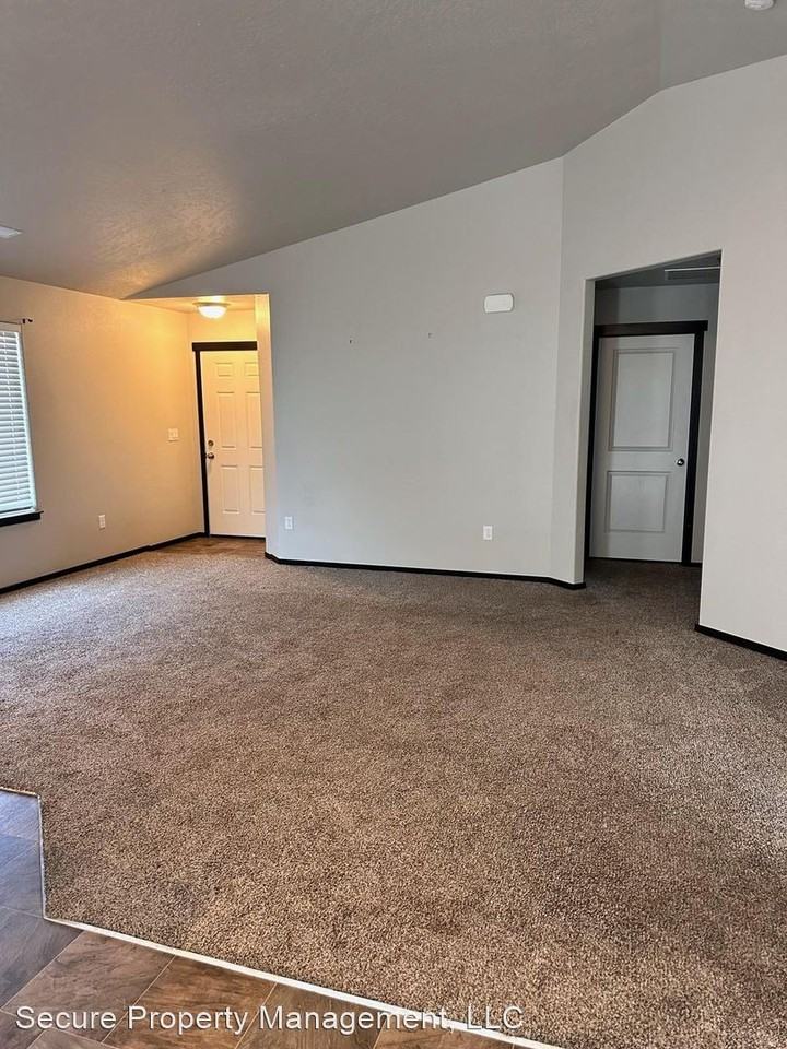 2963 High Desert Loop - Photo 2 of 3