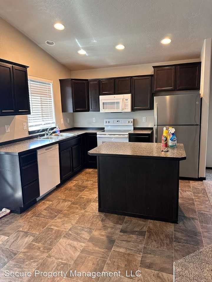 2963 High Desert Loop - Photo 3 of 3