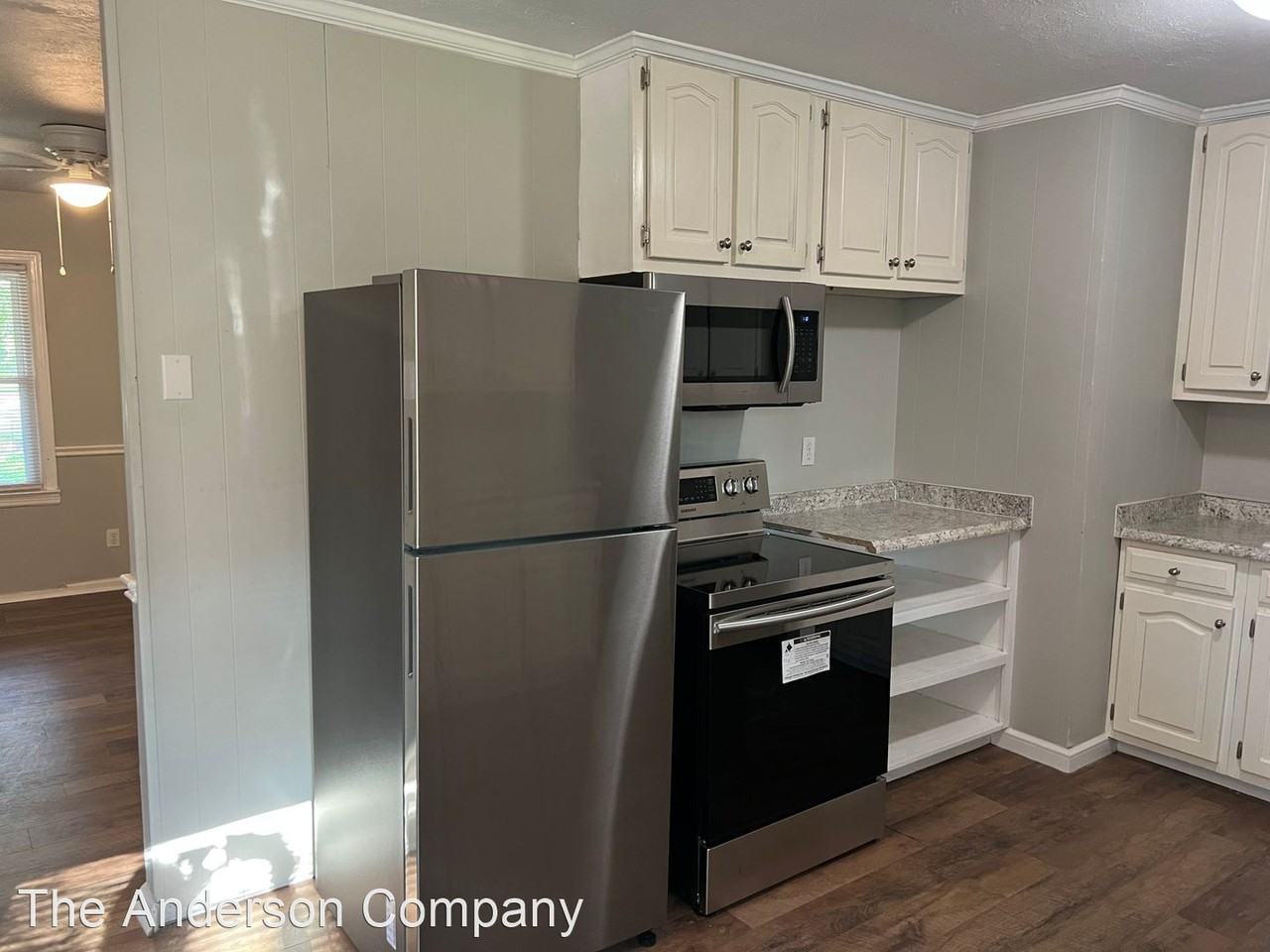 203 Walnut Ave S - Photo 3 of 9