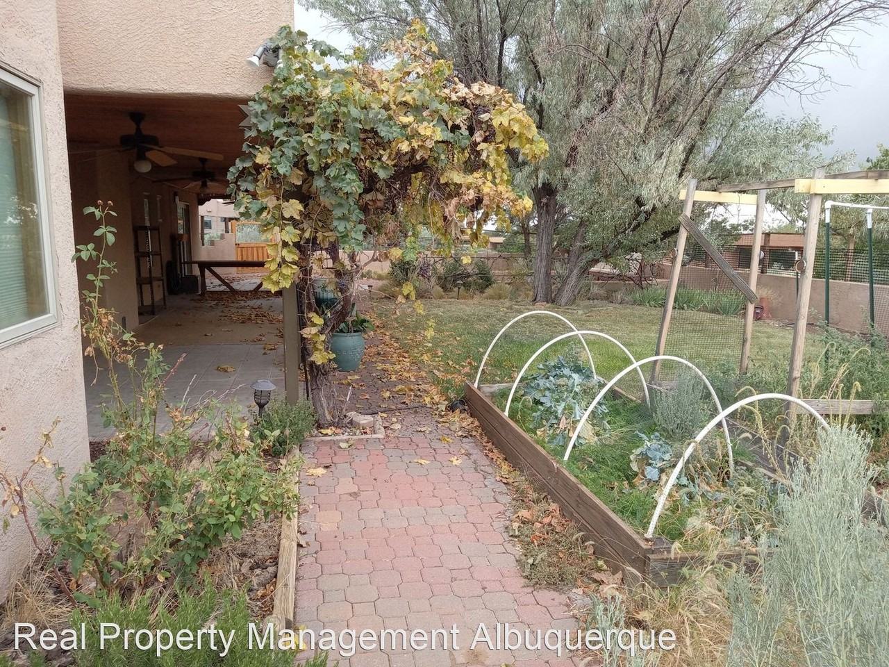 1139 Marigold Dr Ne - Photo 3 of 26