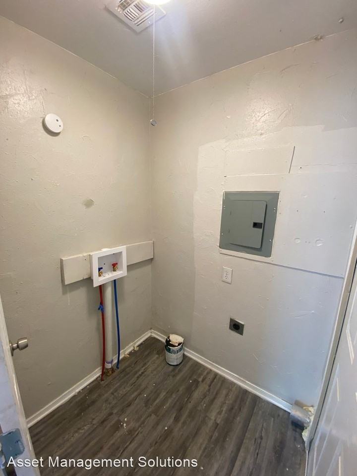 3000 Sw 51st St - Photo 3 of 9