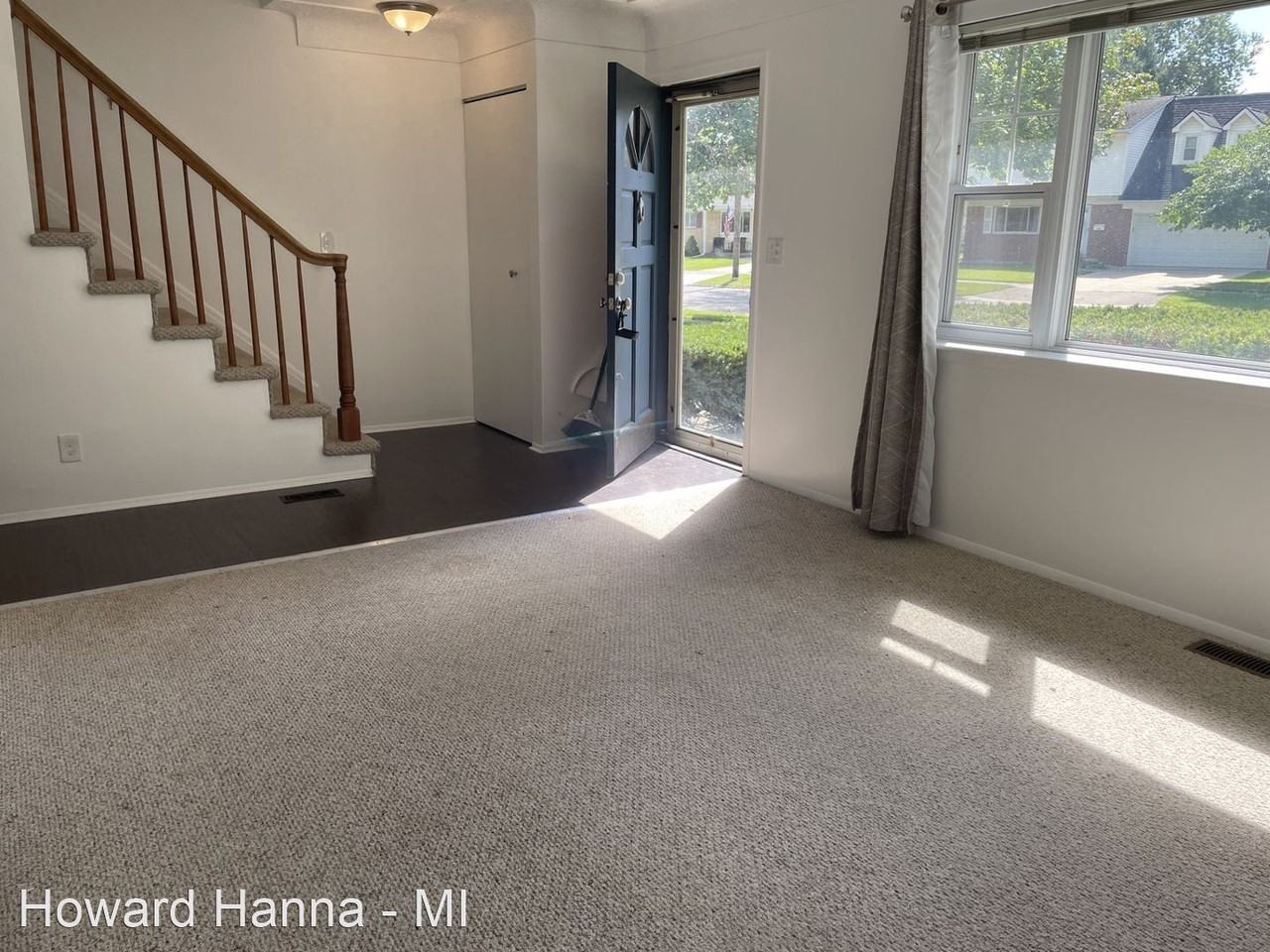 153 Wallace Dr - Photo 2 of 12