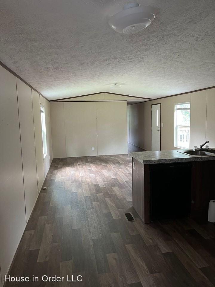 120 Shamrock Park Dr - Photo 3 of 7