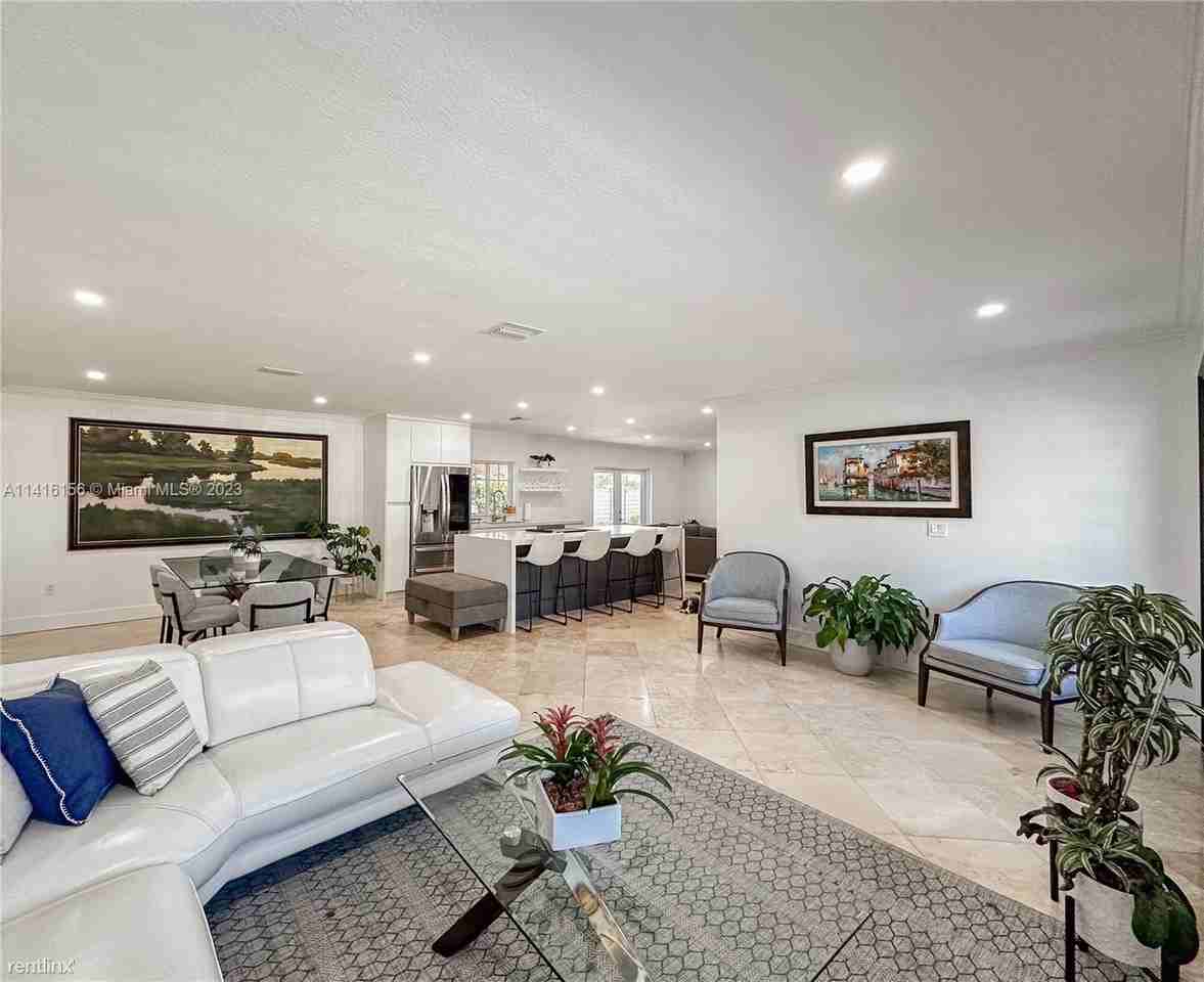 7341 Sw 102nd Ave - Photo 2 of 16