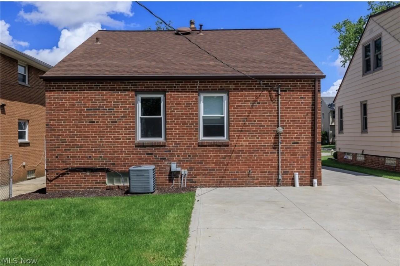 7615 Ivandale Dr - Photo 2 of 22