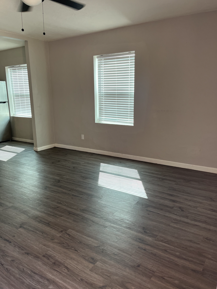 2513 E Willetta St - Photo 2 of 17