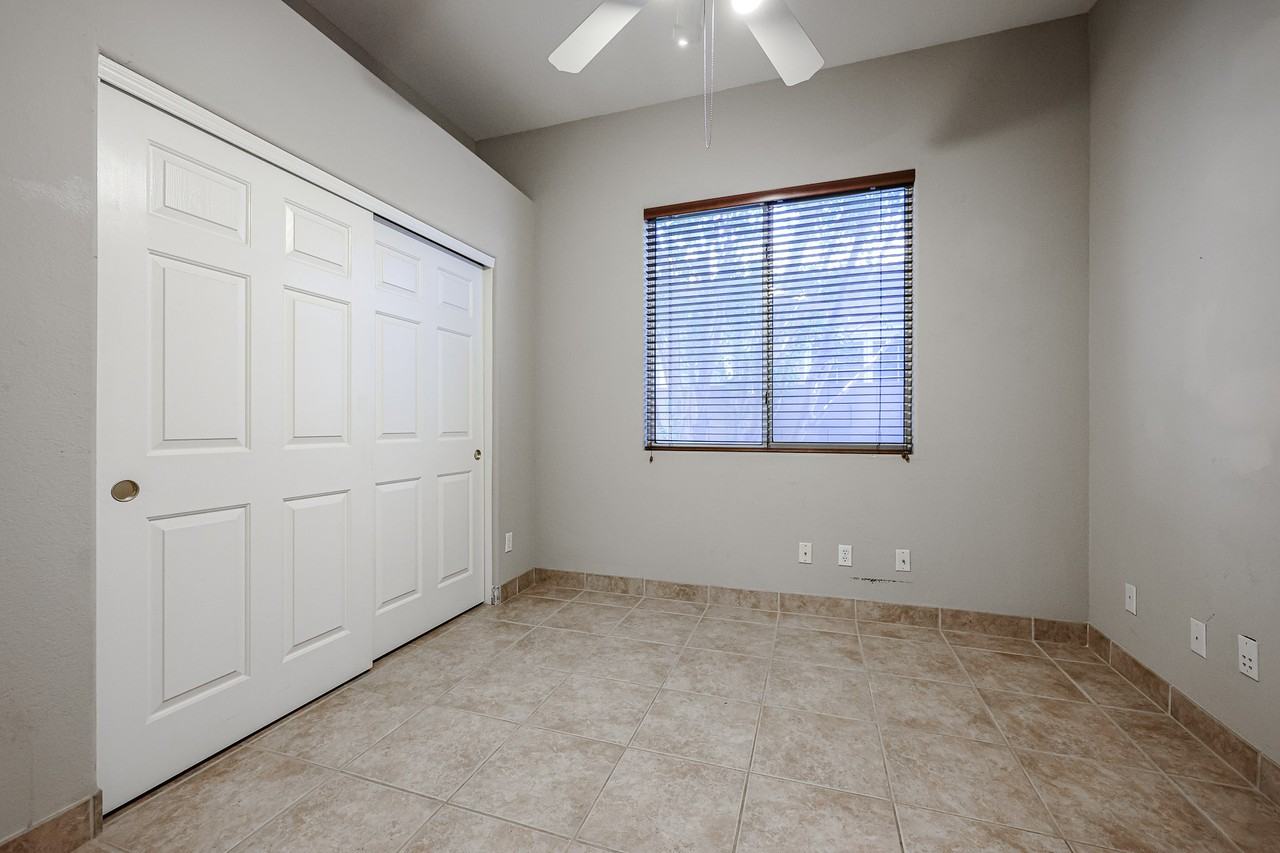 4240 E Molly Ln - Photo 5 of 29