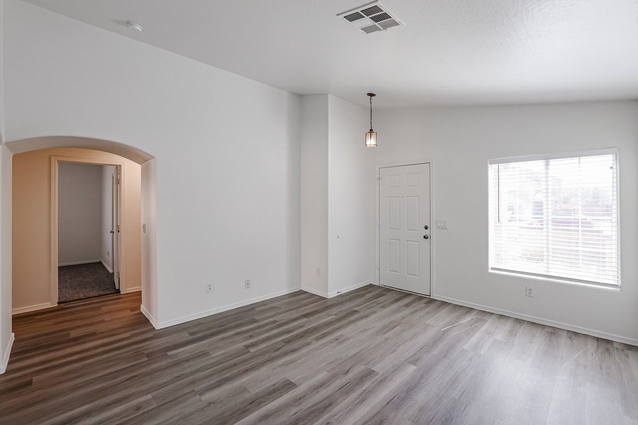 22216 W Hadley St - Photo 6 of 28