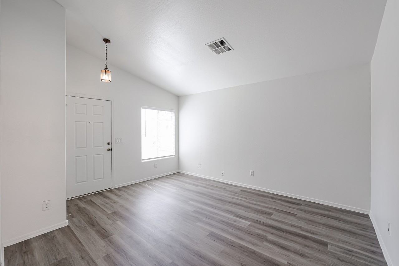22216 W Hadley St - Photo 7 of 28