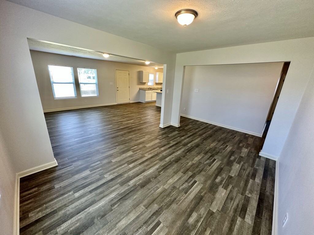 613 E South E St - Photo 2 of 19